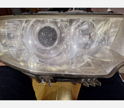 Фара правая Mitsubishi Pajero Sport II Stanley 8301B282 D2S
